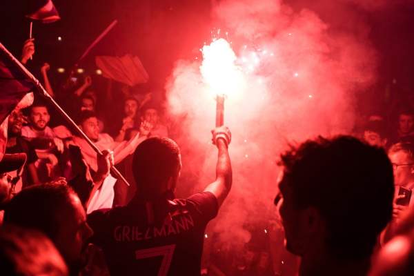 VIDEO / Haos în Hexagon! Două persoane au murit, după ce Franţa a câştigat Campionatul Mondial!