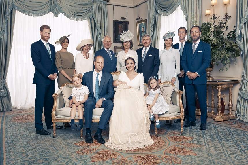 FOTO / Au apărut primele imagini oficiale de la botezul Prințului Louis! Kate Middleton a strălucit într-o ținută superbă