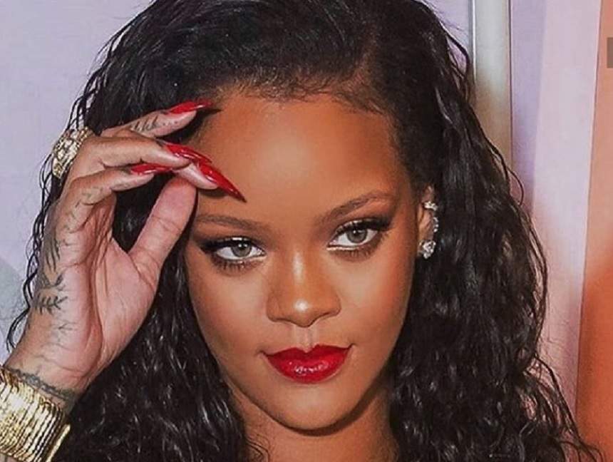 FOTO / Cât de mult s-a transformat Rihanna în ultimii ani! De la o puștoaică banală, la bomba sexy de acum