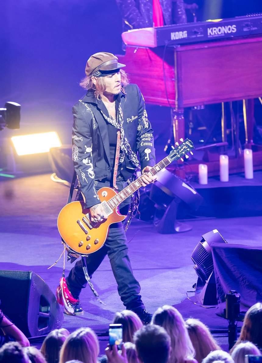 FOTO / Johnny Depp s-a transformat complet și e de nerecunoscut! Celebrul actor arată ca un bunic