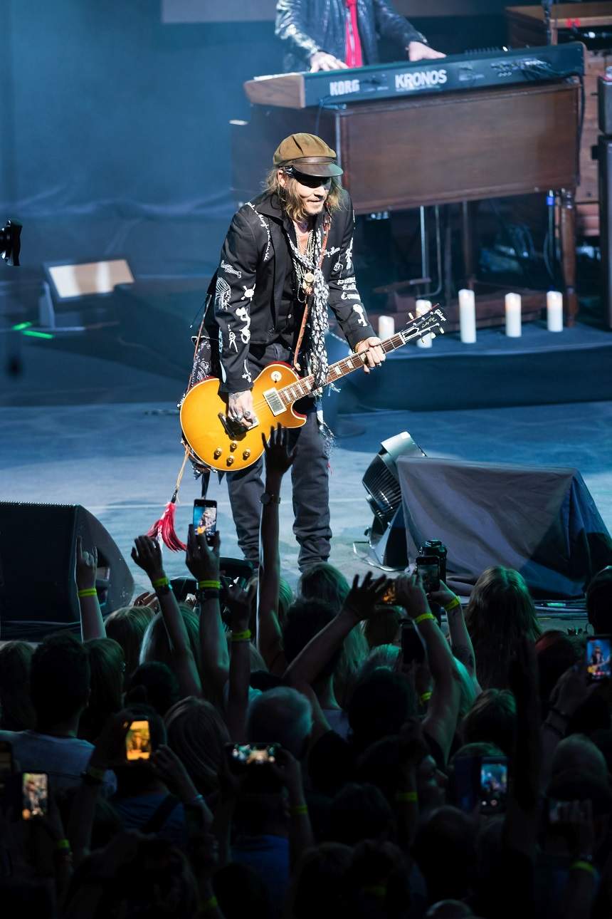 FOTO / Johnny Depp s-a transformat complet și e de nerecunoscut! Celebrul actor arată ca un bunic