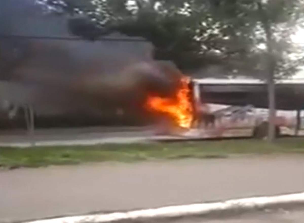 Autobuz în flăcări în judeţul Mureş! Cel puţin 13 persoane sunt rănite