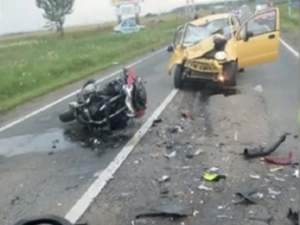 VIDEO / Poliţist mort în Dâmboviţa! Un şofer care mergea pe contrasens l-a lovit în plin