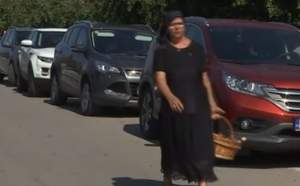 VIDEO / Imagini de la parastasul Denisei Răducu. Mama artistei, distrusă de durere: "Mi-a lăsat un gol imens în suflet"