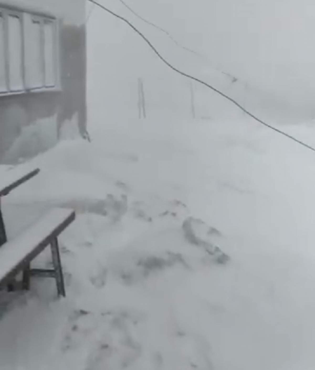 VIDEO / Zăpadă și viscol în toiul verii. Imagini incredibile, surprinse în Italia