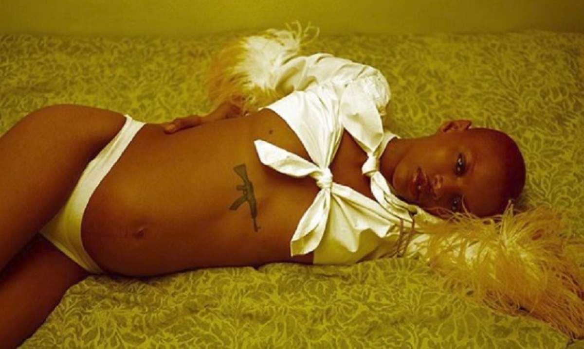 FOTO / Modelul preferat al Rihannei, pictorial incendiar! Slick Woods, în lenjerie intimă și cu burtica la înaintare