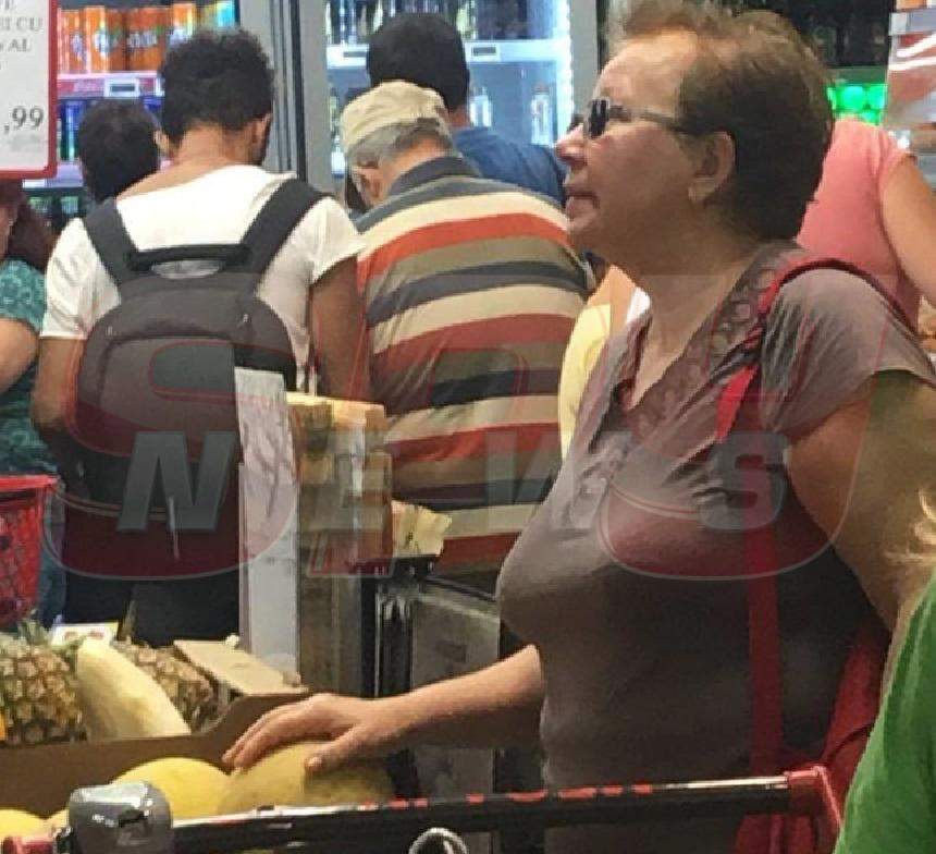 FOTO EXCLUSIV! Când nu e în club sau pe litoral, Kamara e băiat de casă! Cum a fost surprins într-un supermarket