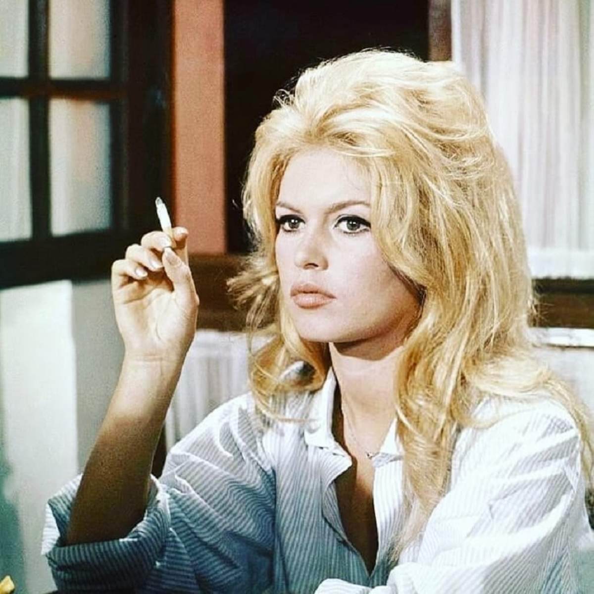 FOTO/ Brigitte Bardot, apariţie îngrijorătoare. Faimoasa actriţă a ajuns să meargă în cârje