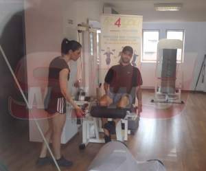 VIDEO PAPARAZZI / Coşmarul lui Marius Elisei nu se mai termină! Operaţia la picior nu îi dă pace soţului Oanei Roman