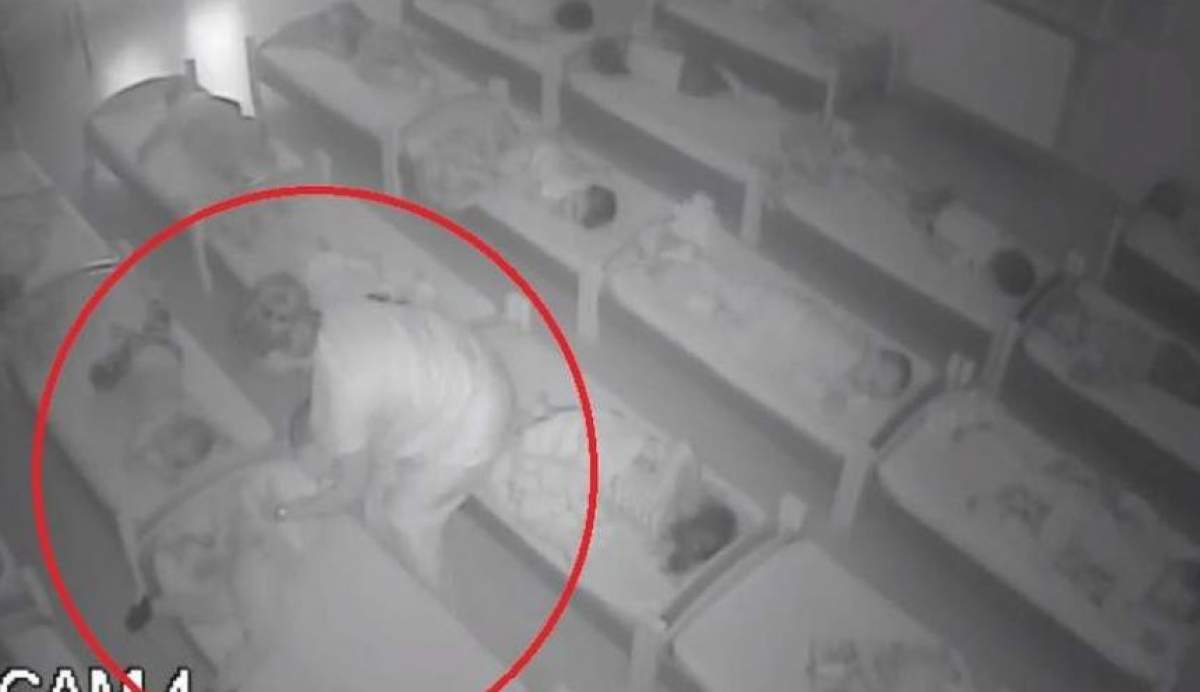 VIDEO / Incident şocant la creşă. Angajată filmată în timp ce bate şi dă cu capul de pat un copil