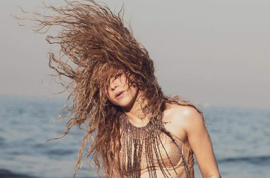 VIDEO / Shakira, sexy și provocatoare! A dansat într-o cușcă și s-a tăvălit pe nisip, la malul mării
