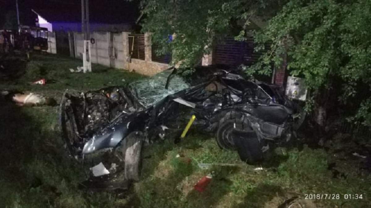 FOTO / Accident cumplit, în Târgu-Jiu. Un tânăr de 24 de ani a murit, după ce mașina lui a fost spulberată de o alta