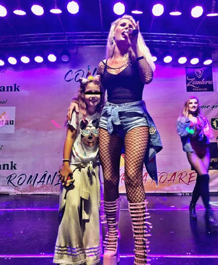 FOTO / Andreea Bănică, pentru prima oară pe scenă, alături de fiica sa! Micuța Sofia a făcut senzație