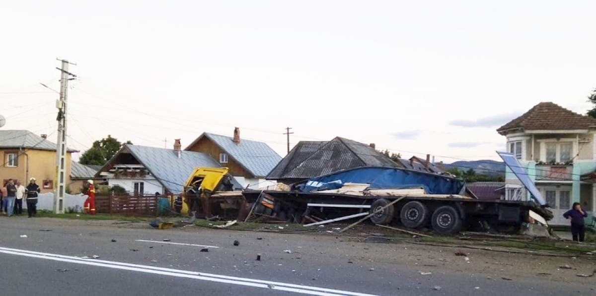 FOTO / Accident îngrozitor în Neamț! Un TIR a spulberat o casă și a lovit mai multe țevi de gaz