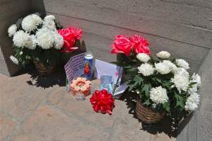 FOTO / Imagini șocante la mormântul lui Michael Jackson! Ce a făcut o fană te va lăsa fără grai