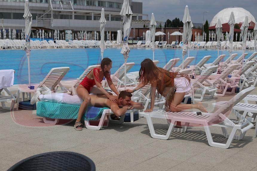 FOTO / Bote, Natalia şi Raluca şi-au făcut de cap la piscină! Ce fac matinalii atunci când nu sunt filmaţi