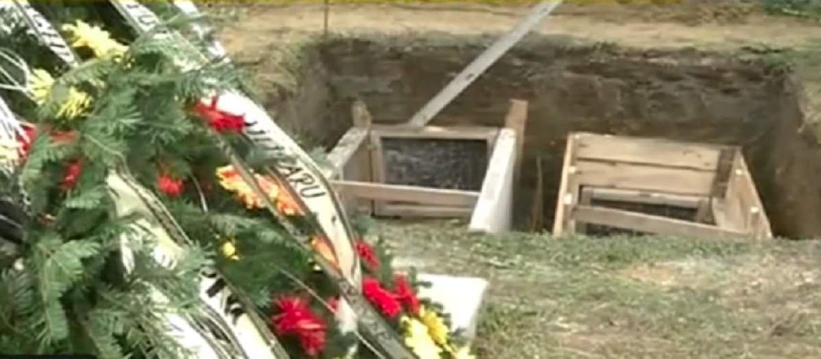 Poliţista criminală va fi înmormântată cu mama şi copilul ei. Imagini dramatice de la cimitir