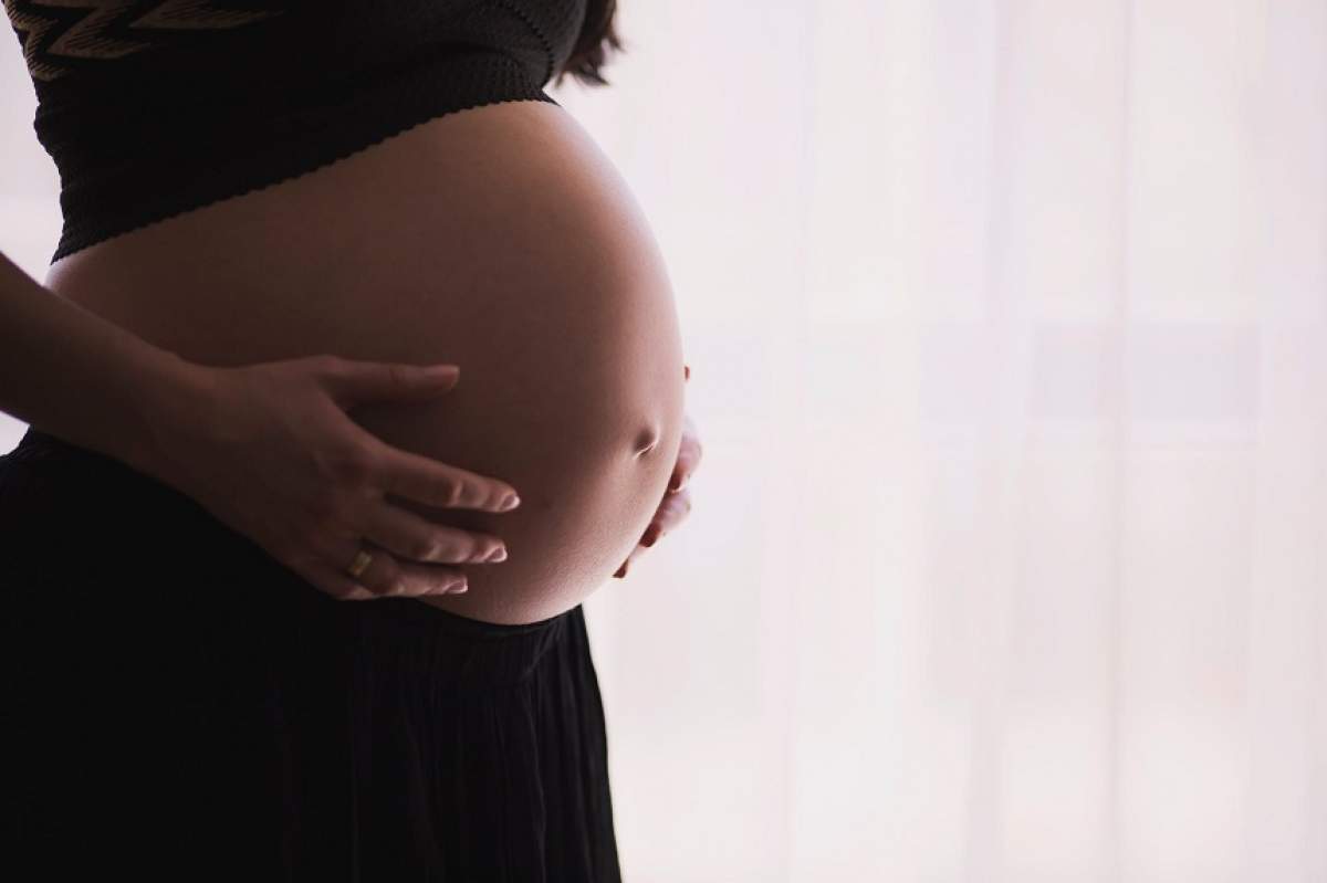 O tânără, înșelată de iubit în timp ce era însărcinată în 8 luni: "Are copil și cu amanta"
