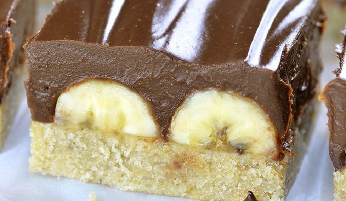 REŢETA ZILEI: Prăjitură cu banane şi glazură de ciocolată