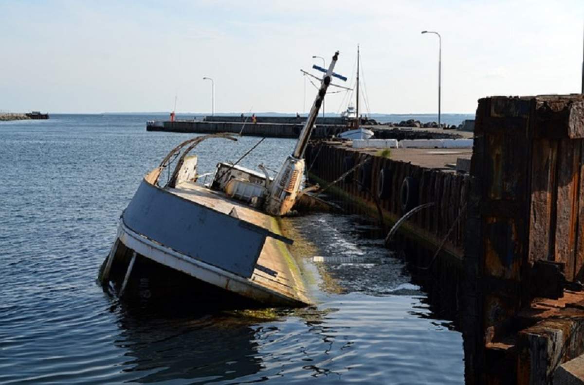 Tragedie în larg, după ce o navă turistică s-a scufundat. Sunt cel puțin 49 de persoane dispărute