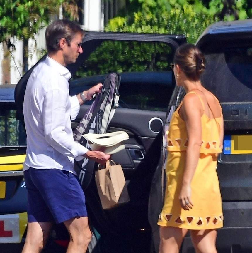 FOTO / Pippa Middleton, sora ducesei de Cabridge, cu burtica de gravidă pe străzile londoneze