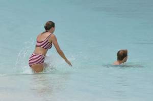 FOTO / Taylor Swift şi iubitul, vacanţă romantică în Insulele Turks și Caicos. Cum au fost surprinşi cei doi
