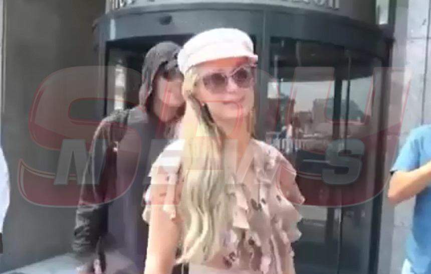 VIDEO / Paris Hilton spune "Pa-Pa, România"! Gestul făcut în faţa hotelului a uimit pe toată lumea