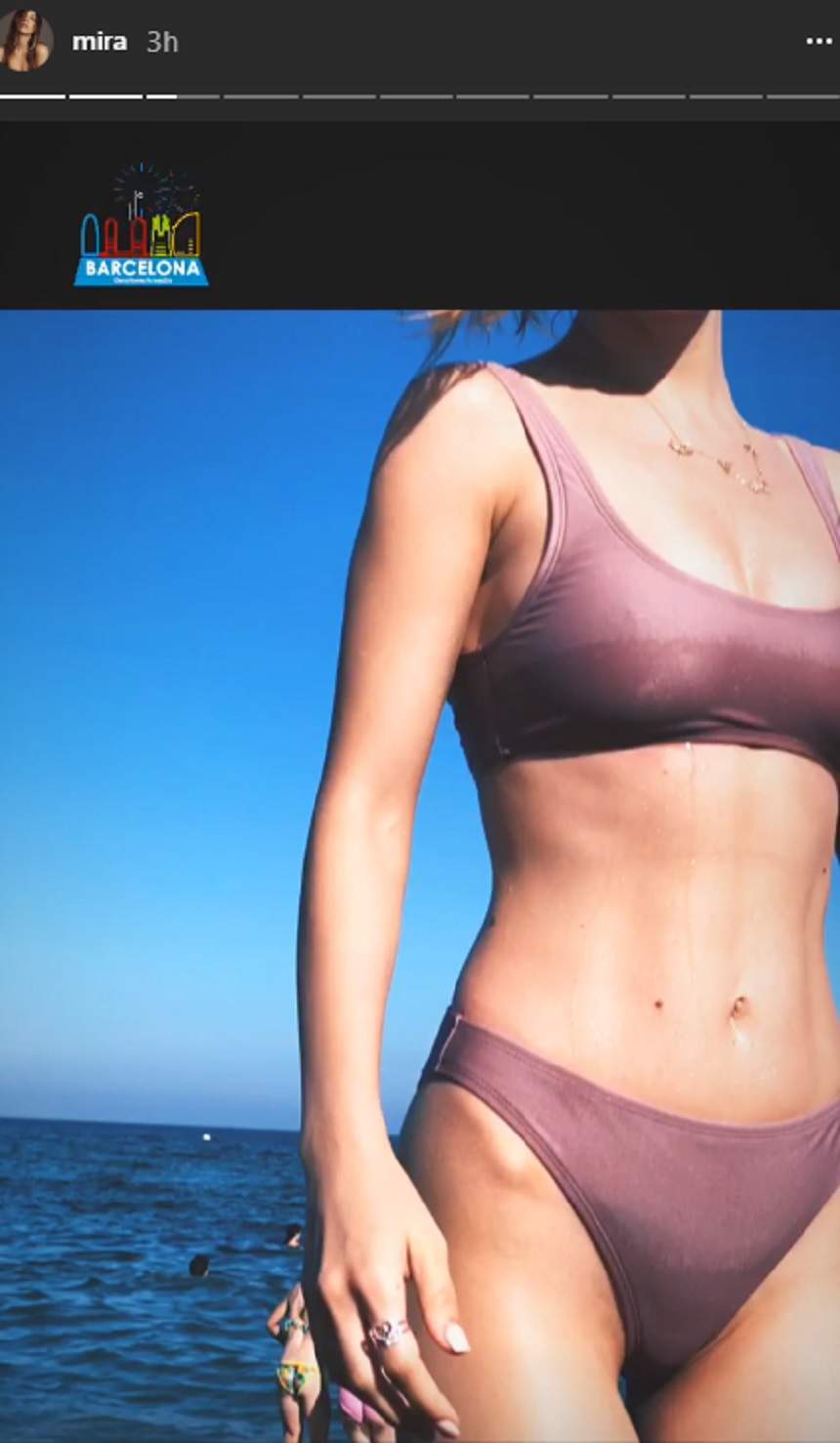 FOTO / Mira a stârnit controverse pe internet, după ce s-a afișat în costum de baie: „Așa slabă?”