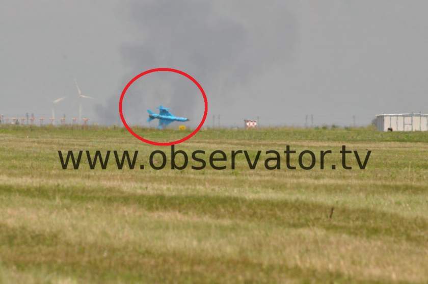 FOTO ȘOCANT! Momentul când avionul MIG 21 Lancer se prăbușește lângă Fetești. Acestea sunt ultimele clipe ale pilotului