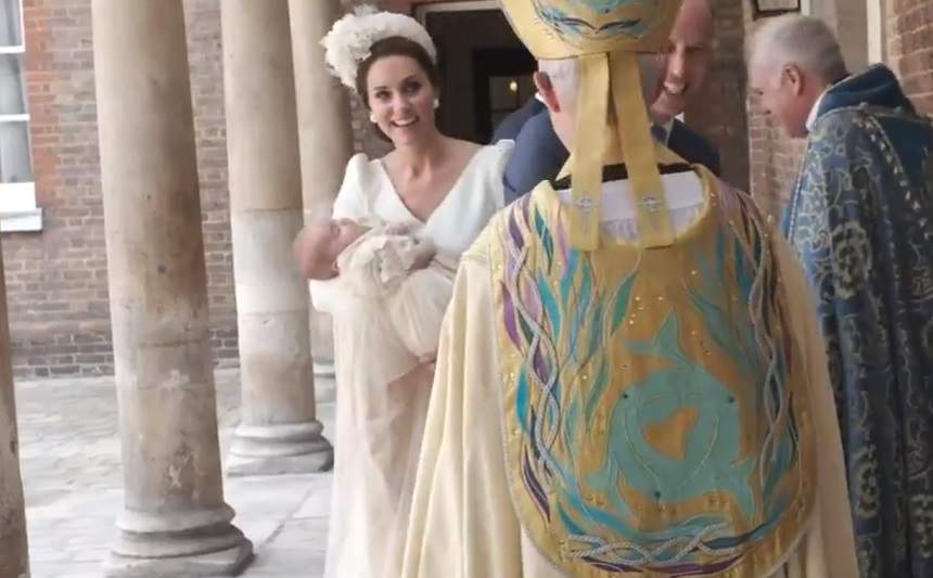 FOTO&VIDEO / Primele imagini de la botezul Prințului Louis. Kate Middleton a strălucit în ținuta aleasă