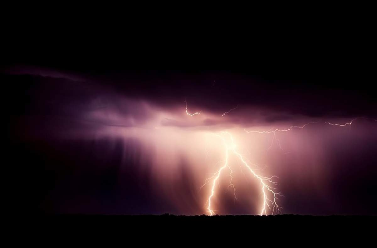 UPDATE / Cod portocaliu de fenomene meteo periculoase, în România! ANM a lansat noi avertismente