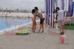 FOTO / Bote şi Raluca, gesturi tandre la piscină, când au crezut că nu-i vede nimeni! Cum a reacţionat Natalia Mateuţ