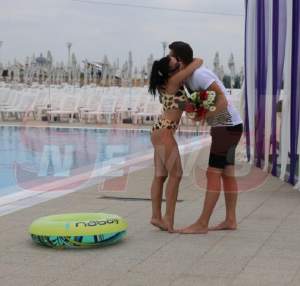 FOTO / Bote şi Raluca, gesturi tandre la piscină, când au crezut că nu-i vede nimeni! Cum a reacţionat Natalia Mateuţ