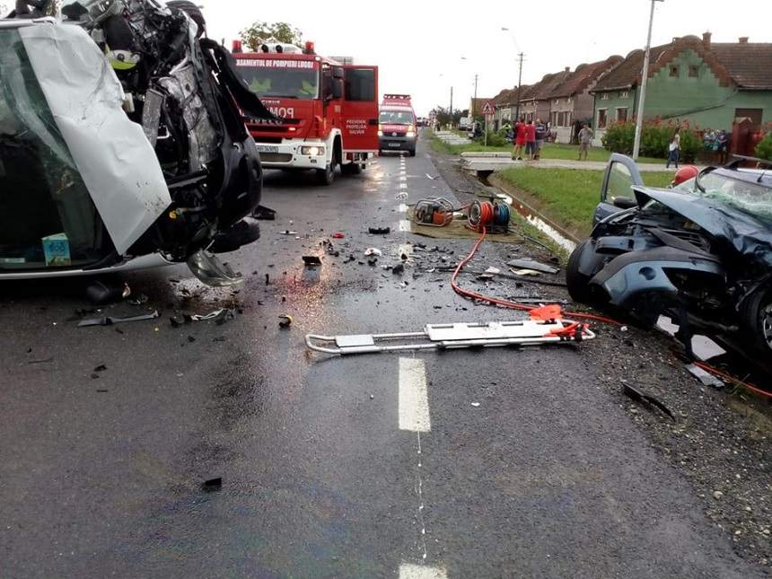 Imagini dramatice. Trei persoane au murit în Timiş după ce maşina lor a fost spulberată de un TIR