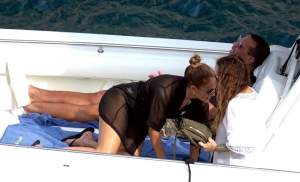 FOTO / Jennifer Lopez şi Alex Rodriguez, vacanţă de cinci stele în Capri. Cum se distrează cei doi departe de ochii curioşilor