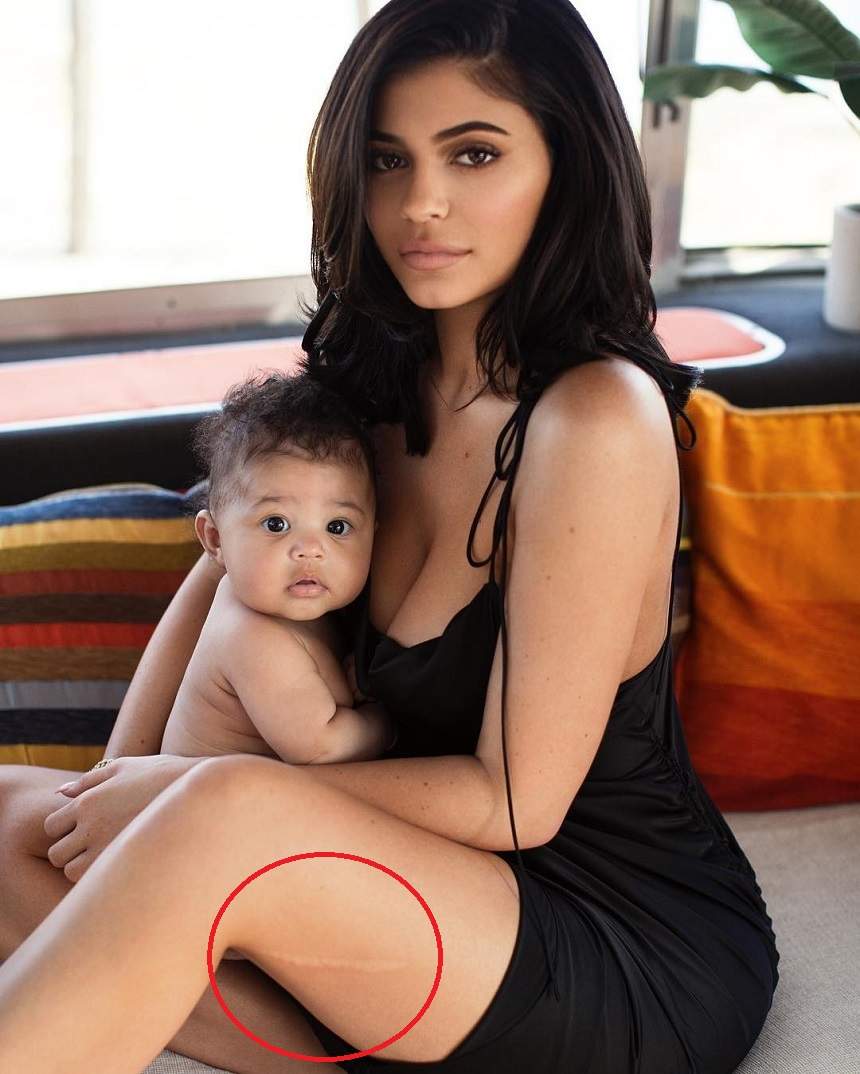 FOTO / Kylie Jenner, noi poze cu fetița ei, Stormi. Detaliul dintr-o fotografie le-a închis gura celor care acuză că se „retușează”