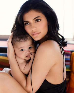 FOTO / Kylie Jenner, noi poze cu fetița ei, Stormi. Detaliul dintr-o fotografie le-a închis gura celor care acuză că se „retușează”