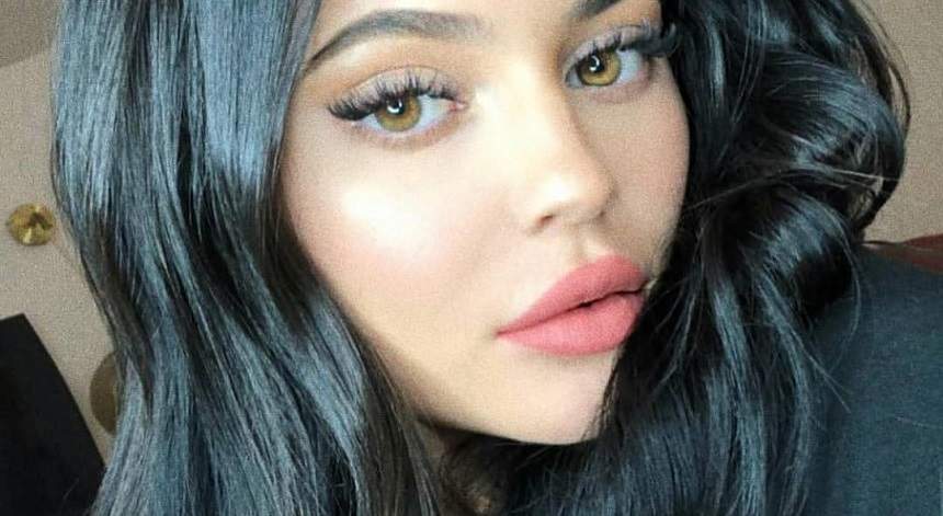 FOTO / Kylie Jenner, noi poze cu fetița ei, Stormi. Detaliul dintr-o fotografie le-a închis gura celor care acuză că se „retușează”