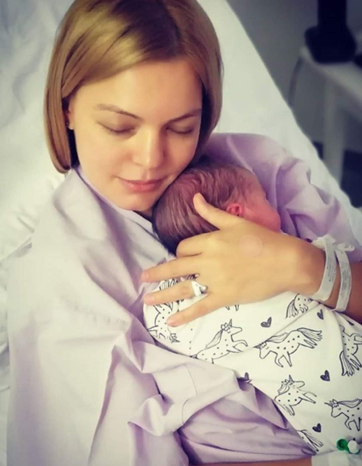 FOTO / Lavinia Petrea a născut pentru a treia oară! Prima poză cu bebelușa