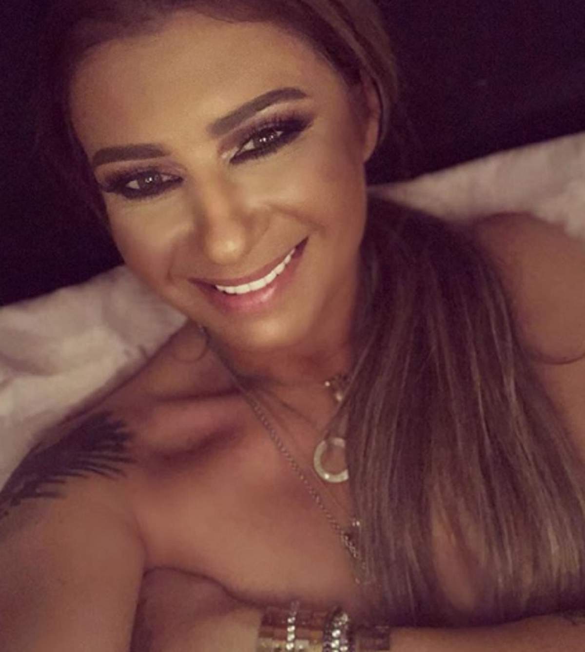 FOTO INCENDIAR /  Anamaria Prodan, selfie la miezul nopții, fără lenjerie intimă: "Îmi iubesc viața"