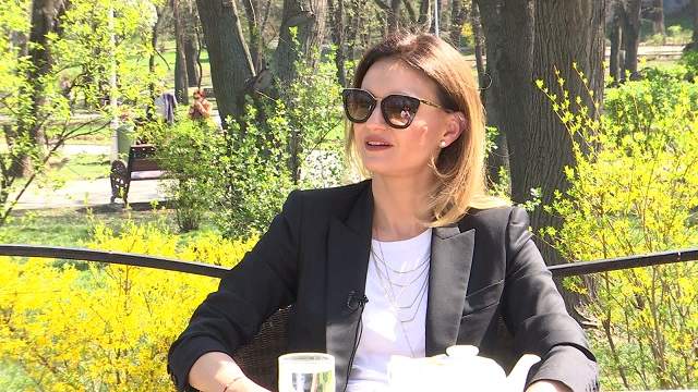 Dana Războiu, zi de naştere departe de ţară! A dat petrecere la un restaurant de lux