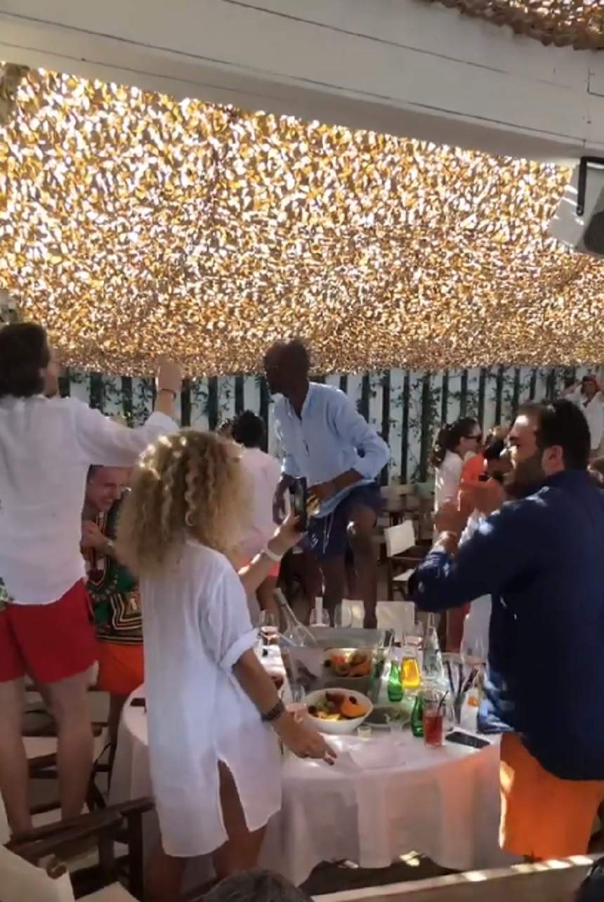 Dana Războiu, zi de naştere departe de ţară! A dat petrecere la un restaurant de lux