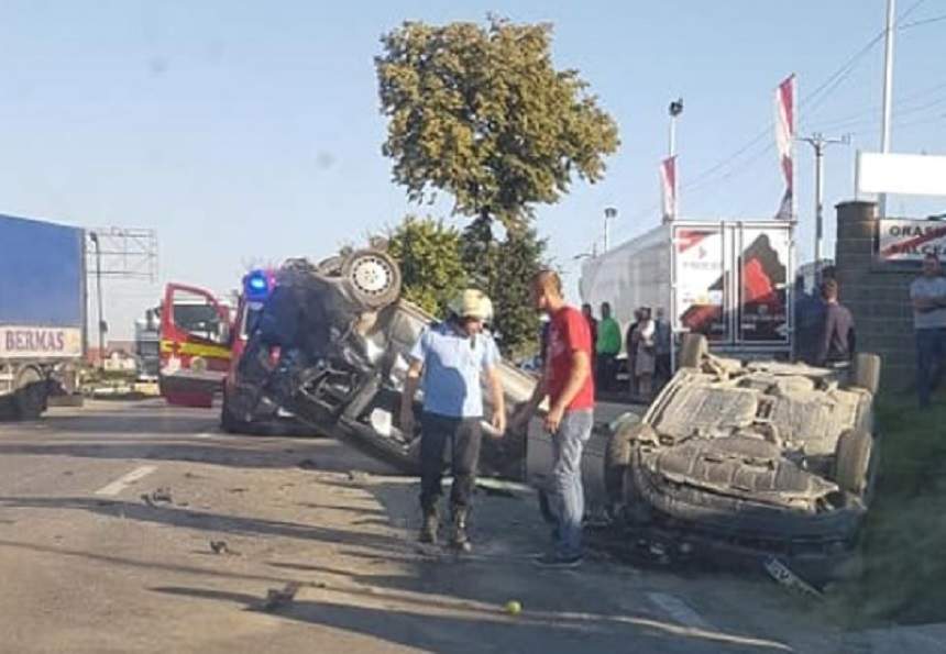 Accident grav în Suceava, după ce trei maşini s-au ciocnit! Sunt patru victime