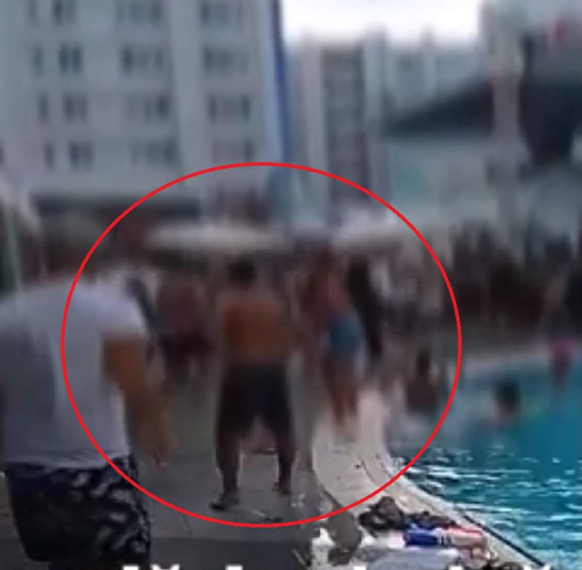 VIDEO / Bătaie ca în filme la o piscină din Capitală! Totul s-a întâmplat sub ochii îngroziți ai oamenilor