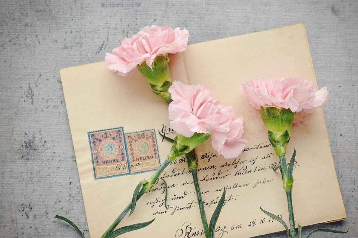 Două surori au găsit scrisorile de dragoste ale părinților. Ce-au citit le-a făcut să regrete asta