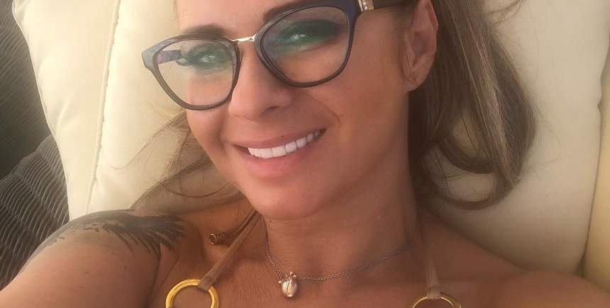 Anamaria Prodan a încheiat o înțelegere ca să apară goală?! Povestea uluitoare din spatele pozei fără chiloți, din dressing