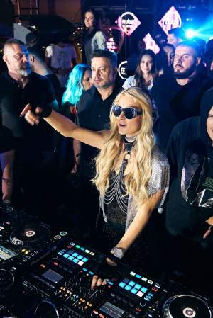 Show de zile mari! Paris Hilton revine în România şi face spectacol pe litoral