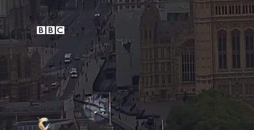 VIDEO / Incident terorist la Londra. Imagini şocante cu momentul în care un şofer intră cu maşina în pietoni, în fața Parlamentului