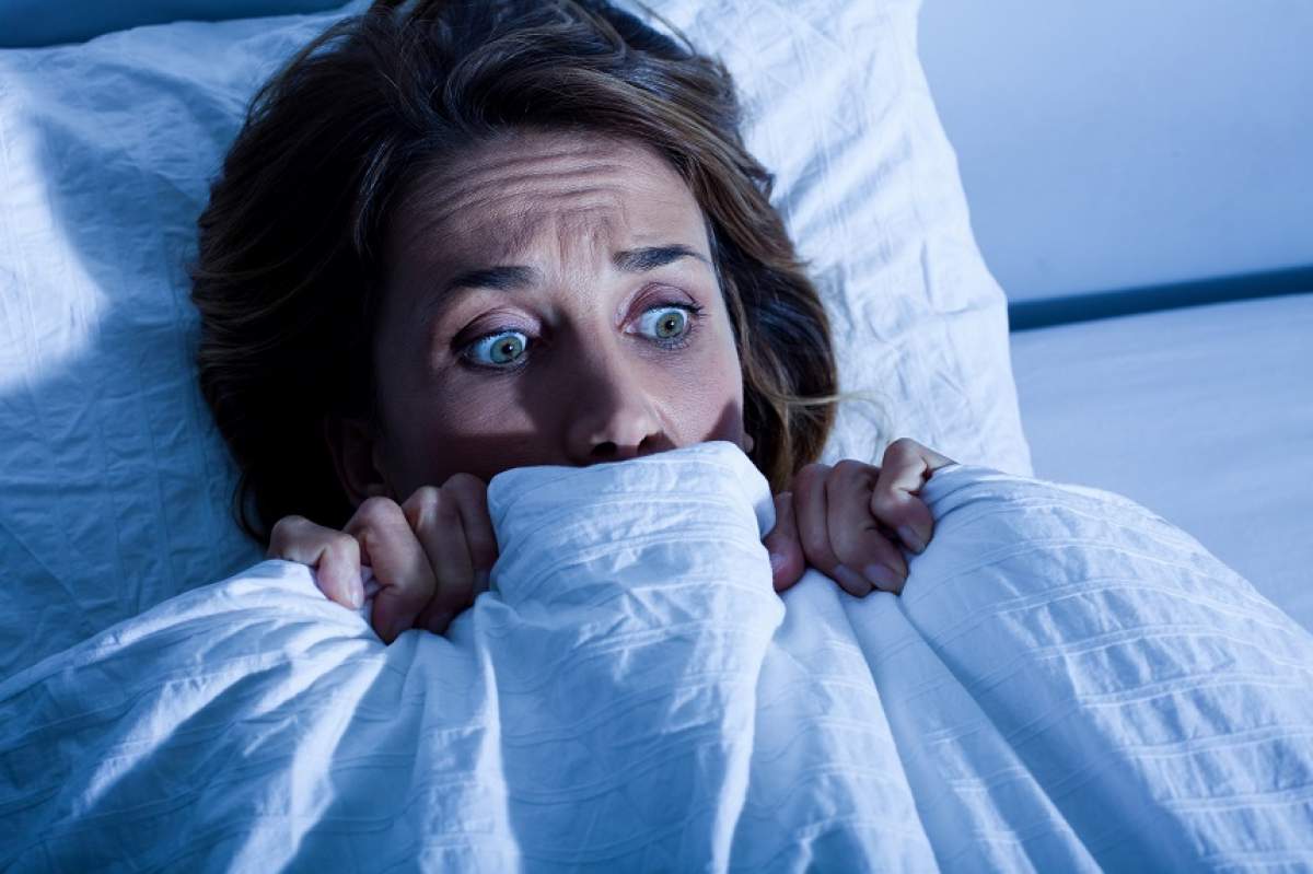 De ce tresar oamenii și se sperie în somn? Explicațiile specialiștilor sunt uimitoare