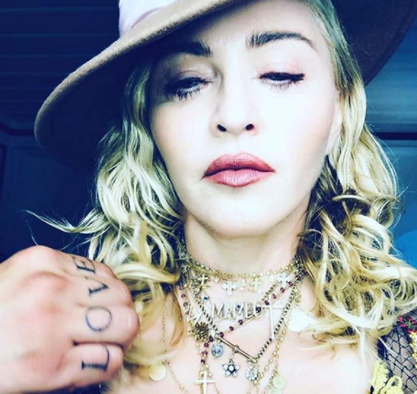 FOTO / Madonna, transformată și plină de cearcăne, în văzul tuturor. A ajuns o bunicuță în toată regula